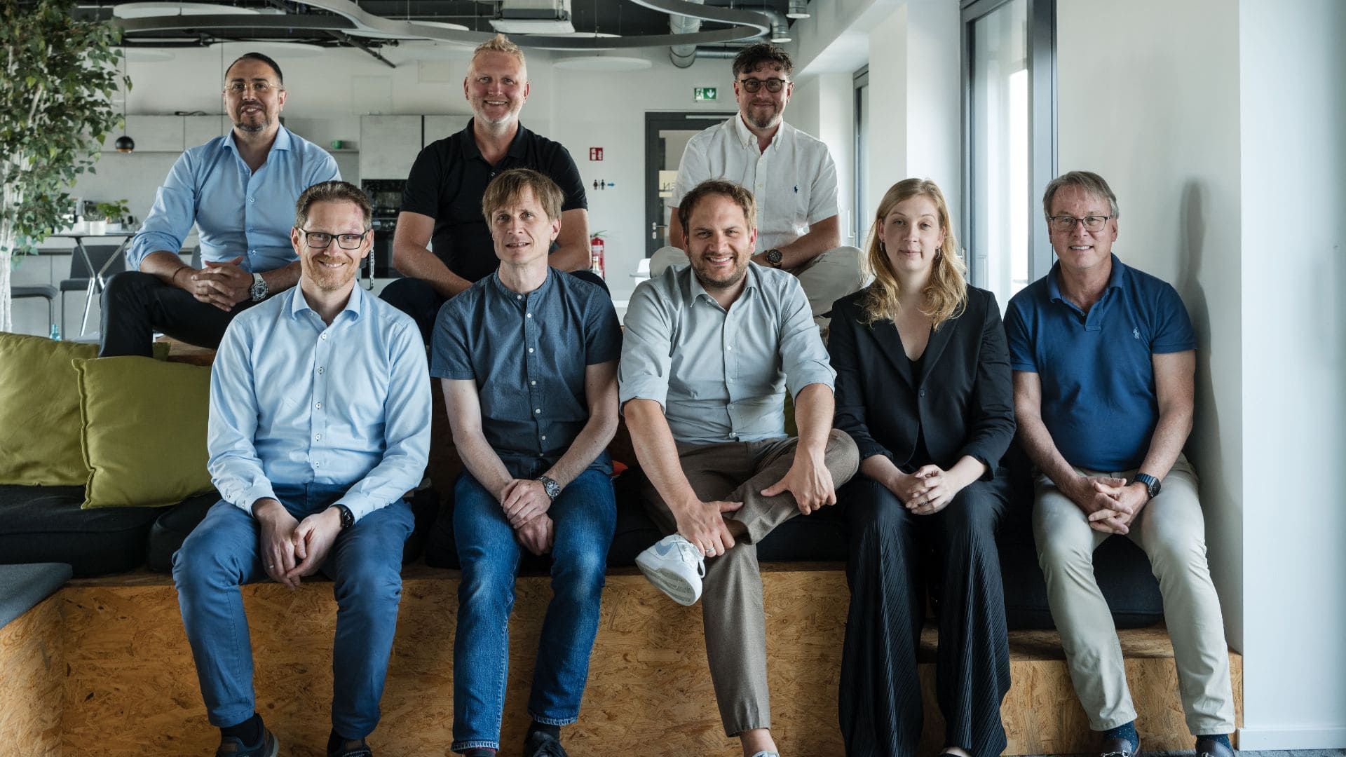 Die Jury des Rising Digital Award 2026. Hintere Reihe v.l.n.r.: Dr. h.c. Samuel Voetter, Sebastian Neus, Johannes Voetter. Vordere Reihe v.l.n.r.: Dr. Martin Oettmeier, Jens Teubner, Jens Papke, Jennifer Hartlage, Dirk Kanngiesser.